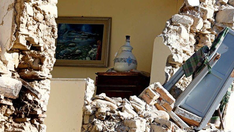 Шымкентте 4 адамды үйдің қабырғасы басып қалды