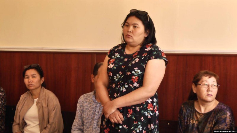 Алматы соты митингіге шығып, айыппұлға кесілген жалғызілікті ананың шағымын қанағаттандырмады