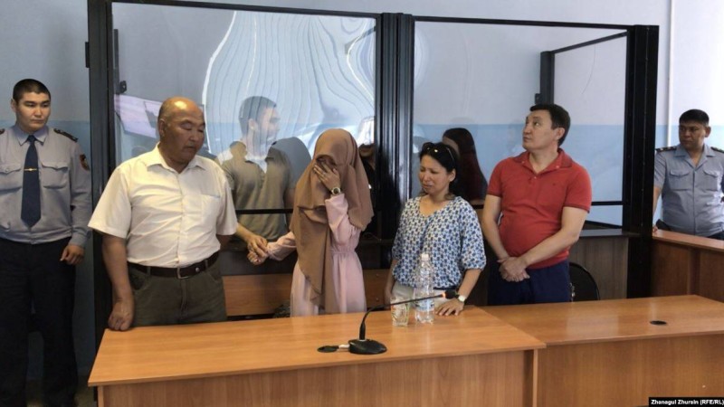 Ақтөбеде сот алаяқтық бойынша айыпталған бір отбасындағы үш адамға үкім оқыды