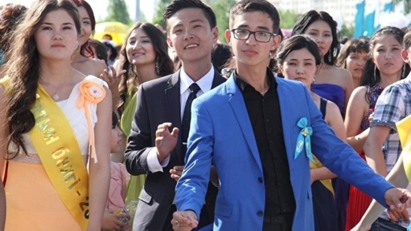 Білім және ғылым министрлігі түлектер кешін мектепте өткізуді ұсынды