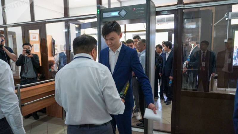 тест тапсырушылардан 90 мыңнан астам телефон алынды