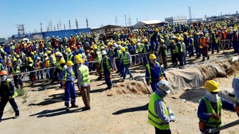 Атыраудағы мұнайшылар көтерілісі: Жарақат алғандар саны 40-тан асады
Компания өкілдері қазір зауытта жағдай тұрақты екенін жеткізді