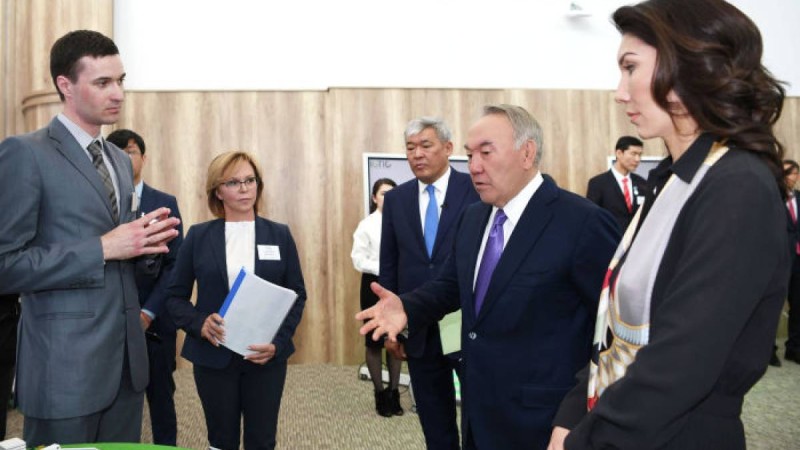 Назарбаев қызы Әлиямен бірге жасыл технологиялар орталығында болды