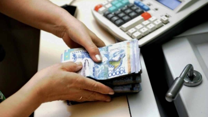 Зейнетақы жинағының бір бөлігін кімдер және қалай ала алады? Министр жауап берді
Министрдің пікірінше, табысы төмен адамдардың зейнетақы жинағының бір бөлігін жұмсау мүмкіндігі болуы керек 