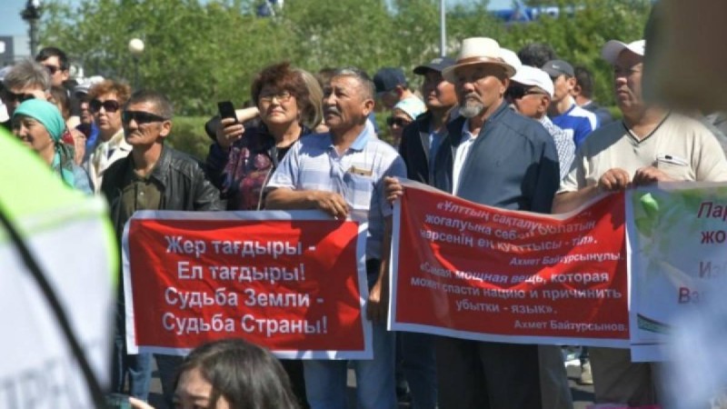 Нұр-Сұлтанда бейбіт митинг басталды
 Митингте айтылатын мәселелердің арасында-жалақыға, жұмыссыздыққа, және т. б. мәселелер бар.