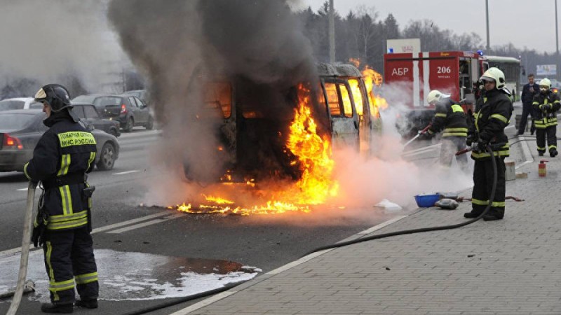 Петропавлда жолаушы толы автобус көше ортасында өртеніп кетті – видео