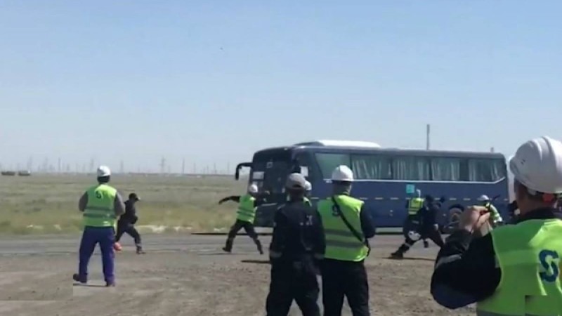 WhatsАpp-тағы сурет үшін: Атырауда мұнайшылар көтеріліске шықты
Әкімдік жұмысшылардың әрекетіне түсініктеме берді