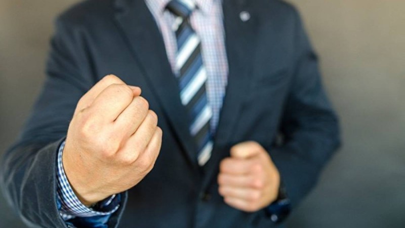 Депутат парламент алдында төбелес шығарды