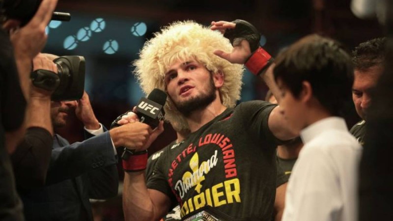 Хабиб Порьені "тұншықтырып", UFC чемпионы атағын қорғады – жекпе-жектің видеосы