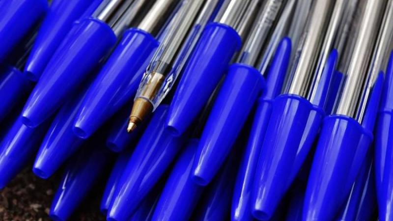 Батыс Қазақстанда 11 жасар оқушы сыныптасының көзіне қалам тығып алды