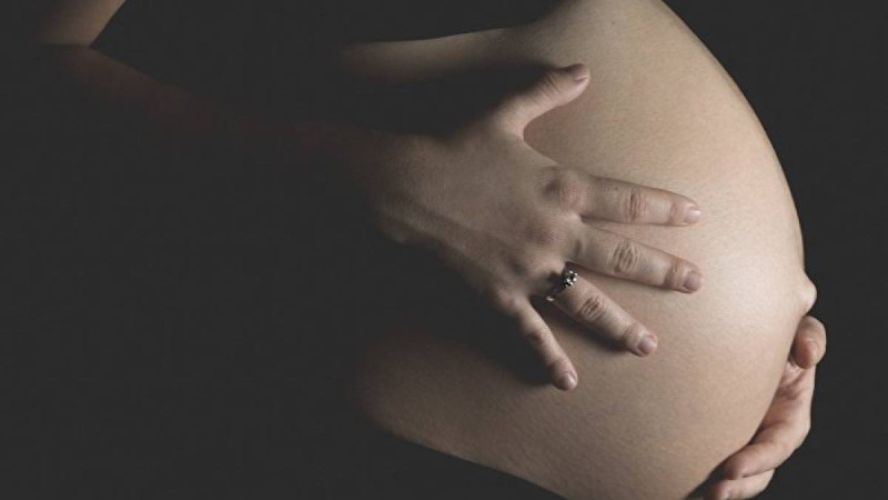 Ондаған пациент әйелді жүкті қылған дәрігер жауапқа тартылды