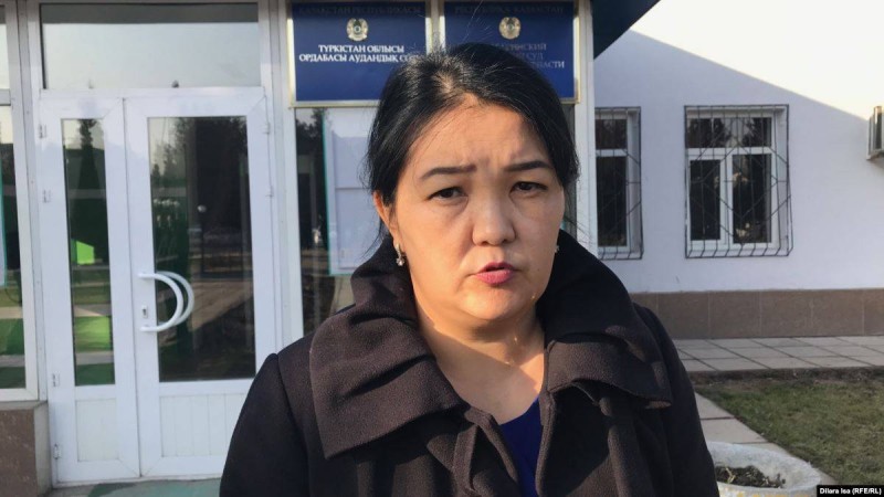 Мектеп директоры "жала жапты" деп айыптаған мұғалімнің соты басталды