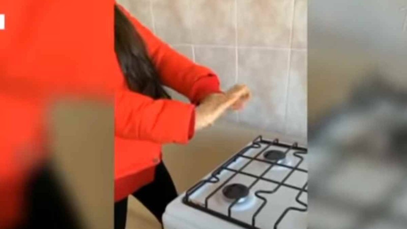 "Қабат-қабат үш нәски, қалың жемпір киіп жүрміз". Ыстамбұлдан келген студенттер карантинде суық үйге орналастық деп шағымданды - Қазақстан жаңалықтары