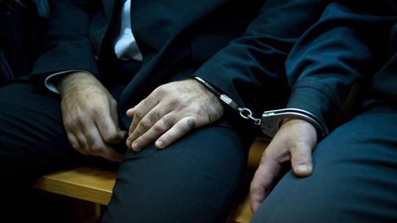 Ақтауда шенеуніктің көлігінен бума-бума ақша шықты – видео