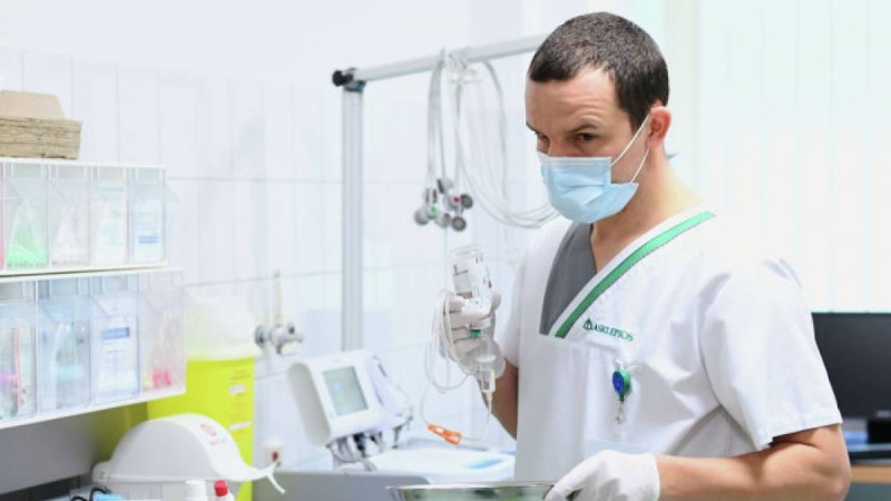 Ресейде коронавирусқа қарсы дәрінің алғашқы легі ауруханаларға жеткізілді