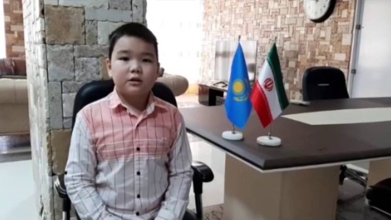 Иранға көшкен қазақ баласы ана тілін ұмытпау үшін екі мектепте қатар оқып жүр