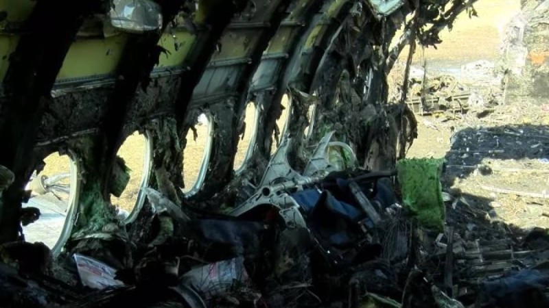 анасы мен ұлы ұшақтан қалай шыққанын айтты