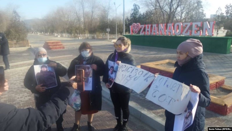 Жаңаөзенде ұйымдасқан қылмыстық топқа қатысты деп айыпталғандардың туыстары әділдік талап етті