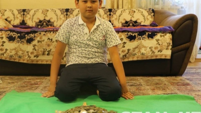 Арыстағы жағдайды естіген 10 жастағы балақай екі жыл жинаған ақшасын Арыс тұрғындарына аудармақ
Жеткіншектің қайрымдылығы көпшіліктің жүрегін елжіретті