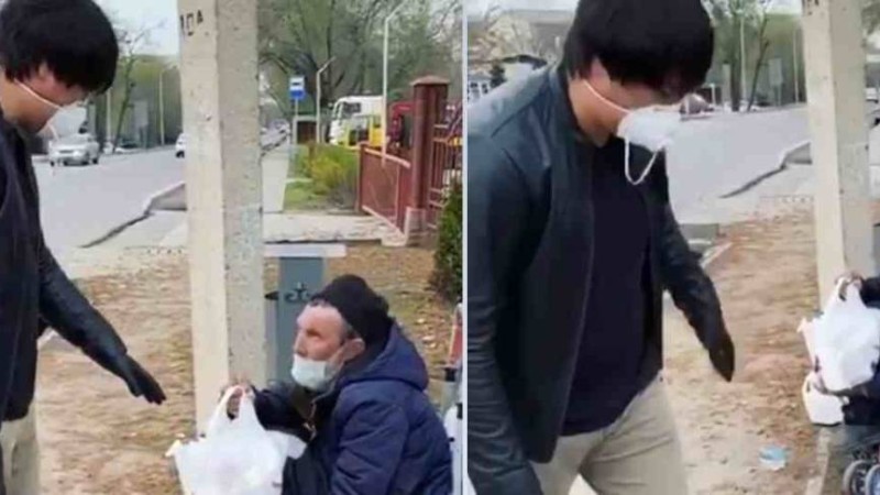 "Қолымнан келгенше көмектесем": Бүркіт қайыр сұрап отырған жанға көмектесті (видео) - Қазақстан жаңалықтары