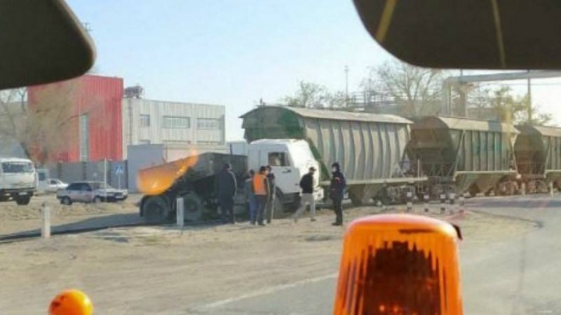Ақтау маңында пойыз КамАЗ-ға соқтығысқан - Қазақстан жаңалықтары