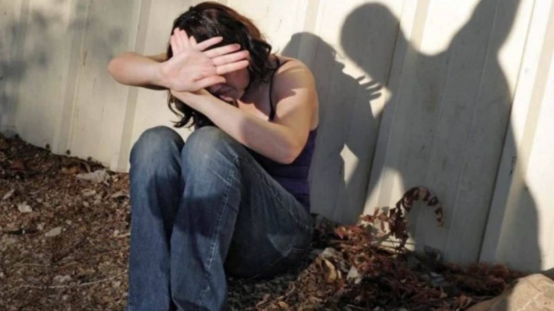 "Өлді деп ойлап үстін бұталармен жапқан": Шымкентте екі баланың анасын қаскөйлер зорлап, аямай ұрып кеткен - Қазақстан жаңалықтары