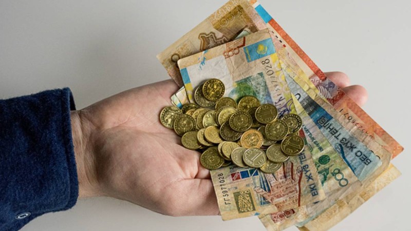 «390 млн теңгенің орнына тиын-тебен бере салды»: қазақ жұмысшыларын алдаған кім?