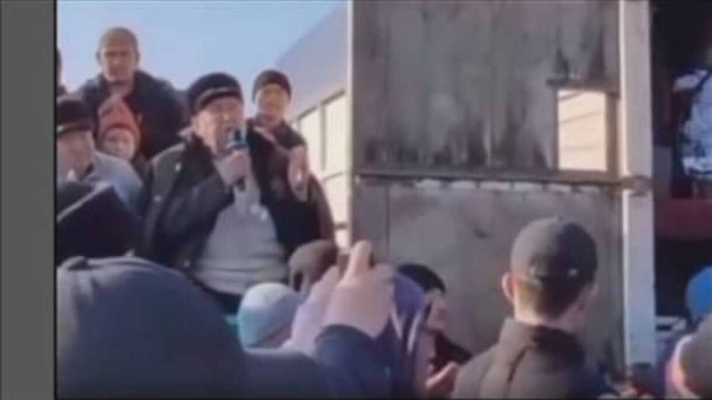 Батаның арасында боқауыз сөз айтқан ақсақал желіде қызу талқыланып жатыр (видео)