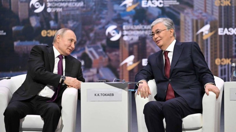 ЕАЭК отырысында Путин Тоқаевқа беріп жіберген қағазда не жазылған