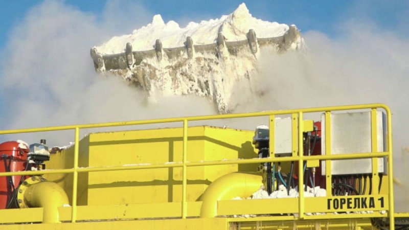 Нұр-Сұлтанда бораннан кейін тонналаған қар ерітіліп жатыр – ғажайып машинаның видеосы  