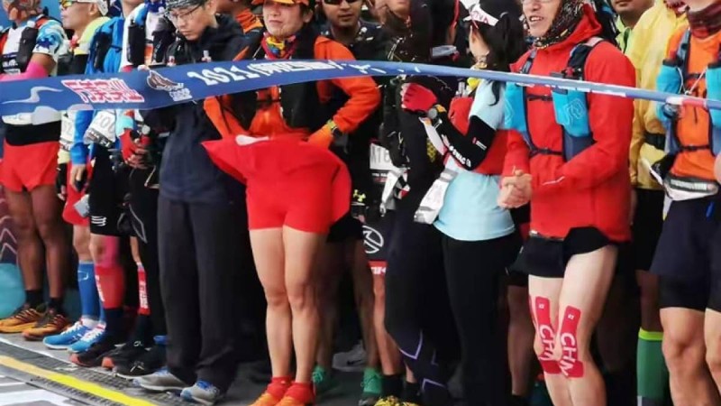 Ішінде қазақ спортшысы бар: Қытайда далалық марафон барысында 21 адам өлген