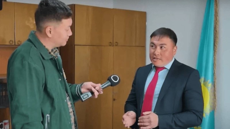 СҚО-да журналиске сұхбат беру кезінде Porsche Cayenne көлігі бар екені анықталған ауыл әкімі инсульт белгілерімен ауруханаға түсті