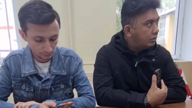 Алматыда директор баланы мектепке қабылдамаған: Депутат оқу орнында шу шығарды (видео)