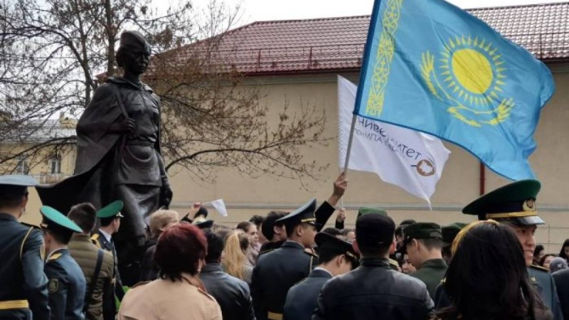 Санкт-Петербургте Әлия Молдағұловаға ескерткіш ашылды – фото