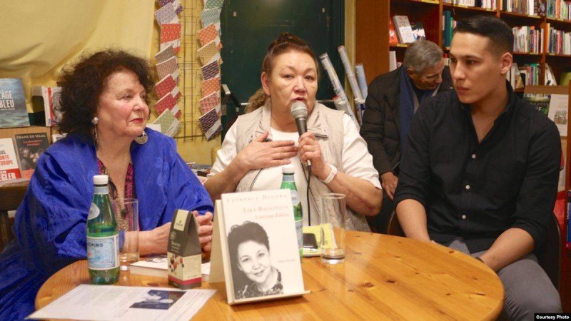 Женевада журналист Лира Байсейітова туралы кітап таныстырылды