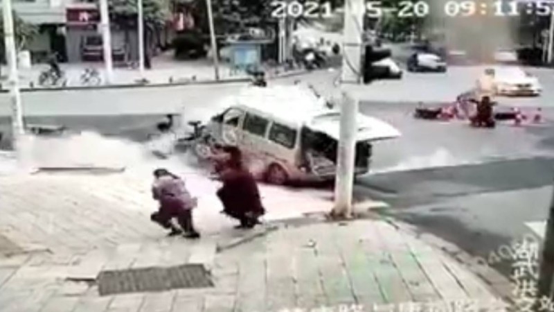 Ухандағы газ құбырының алапат жарылысы видеоға түсіп қалды