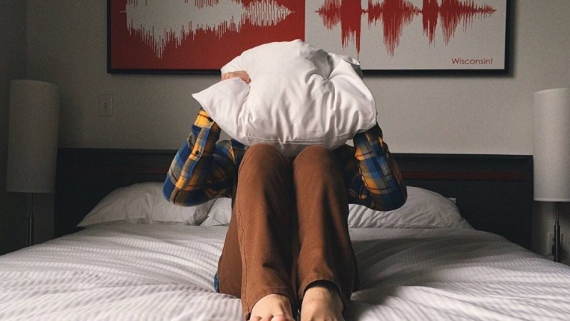 Ұйқыдан оянғанда жанында жатқан: үй иесі қонаққа келген жігітті бөлшектеп тастады