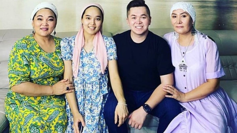 Жанар Айжанованың қызы енесімен сыйыспай күйеуімен ажырасып кеткенін айтты