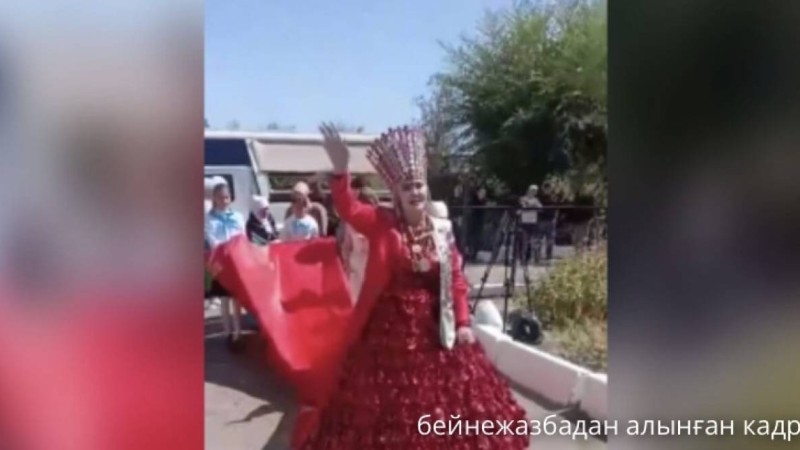 Жамбыл облысында «Томирис патшайымның» етегін неге оқушылар көтеріп жүр (ВИДЕО)