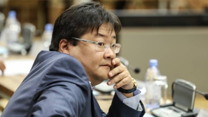 «Дәретхананың ішіне дейін камера бар»: Айдос Сарым әскердегі ахуал туралы айтты