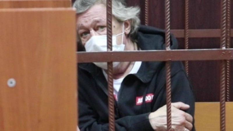 "Анализдерінен есіртікі табылды". Михаил Ефремовтен жауап алынып жатқан видео пайда болды - Қазақстан жаңалықтары