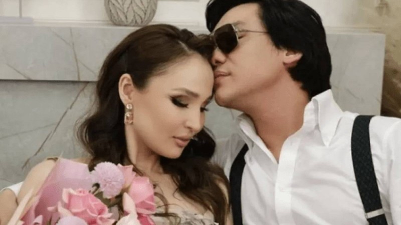 "Дәлелдей алмадық": Қайрат Нұртастың әйелі қыздарының алаяқтарға алданғанын ашық айтты