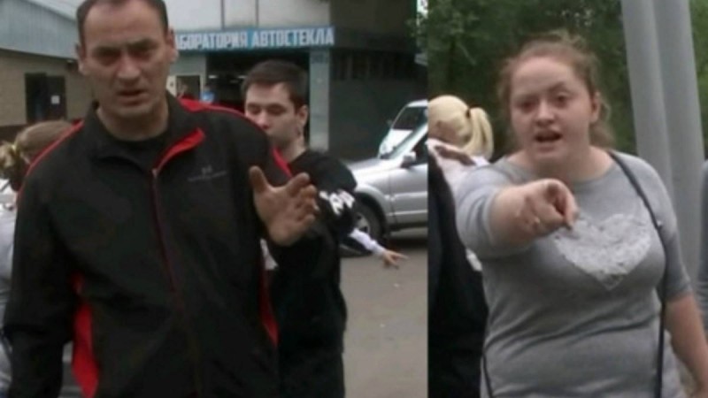 Алматыда жүкті қызы мен күйеу баласын атып өлтірген тұрғынының туыстары журналистерді қуып шықты - Қазақстан жаңалықтары