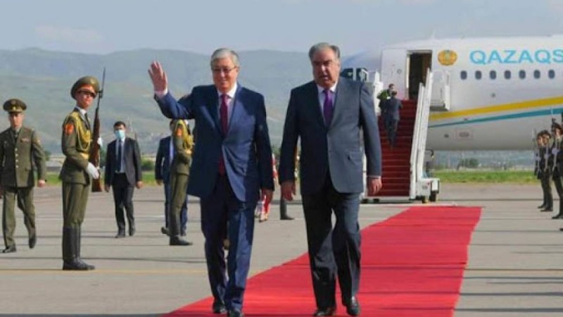 Тоқаев ресми сапармен Душанбеге барды