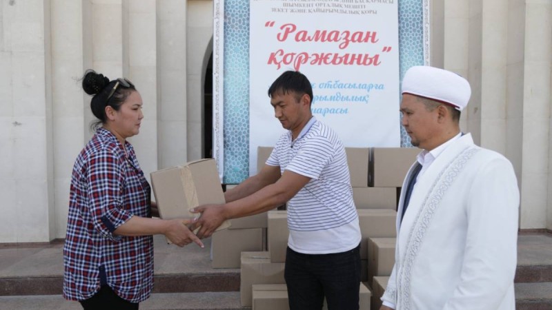 ШЫМКЕНТ: 550 отбасыға қайырымдылық көмек берілді
