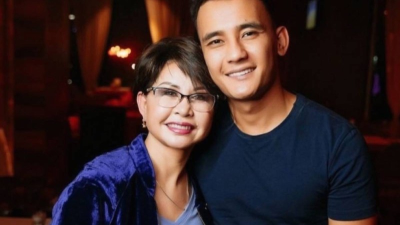 Әли Оқапов анасы жайлы кино түсірмек