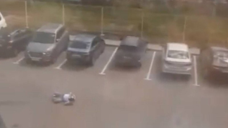 Қарағандыда ер азамат жанжал барысында екі адамды атып тастады (видео)