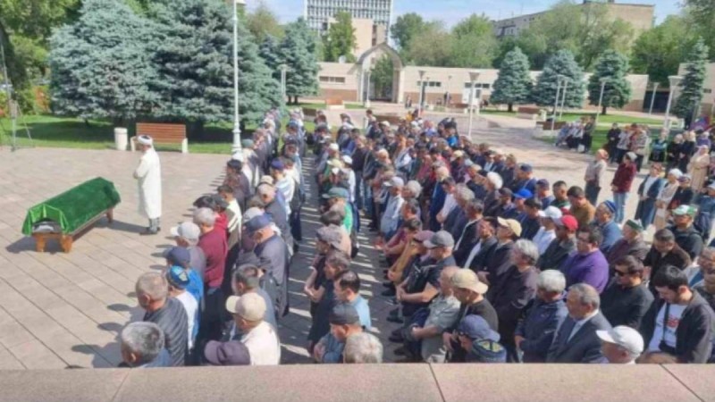 Алматыда оппозиция қайраткері Жасарал Қуанышәлинді ақтық сапарға шығарып салды