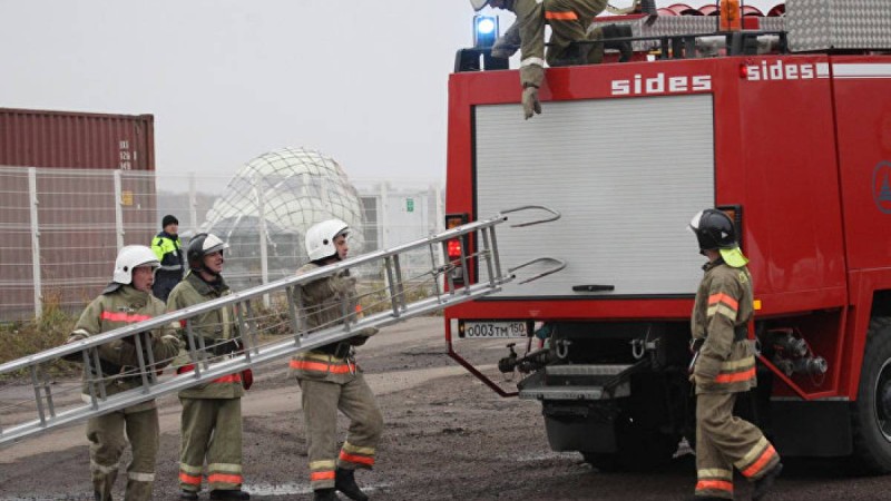 Ресейде жолаушылар ұшағы қонып жатқанда өртеніп кетті – видео