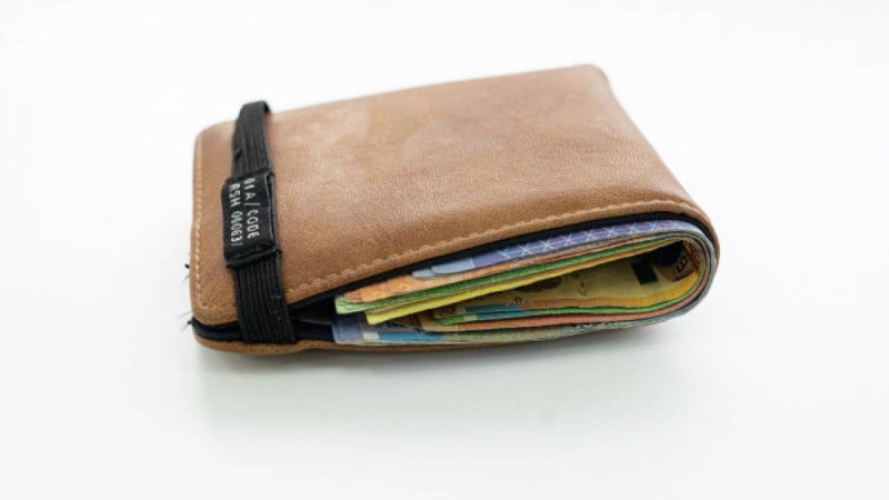 Қазақстанда 42 500 теңгені екі жүз мыңнан астам адам алды